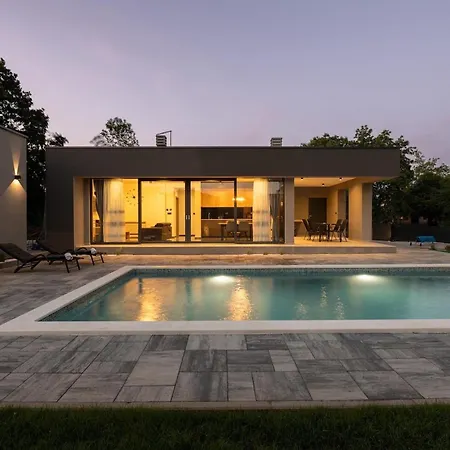 Alison Holiday home
